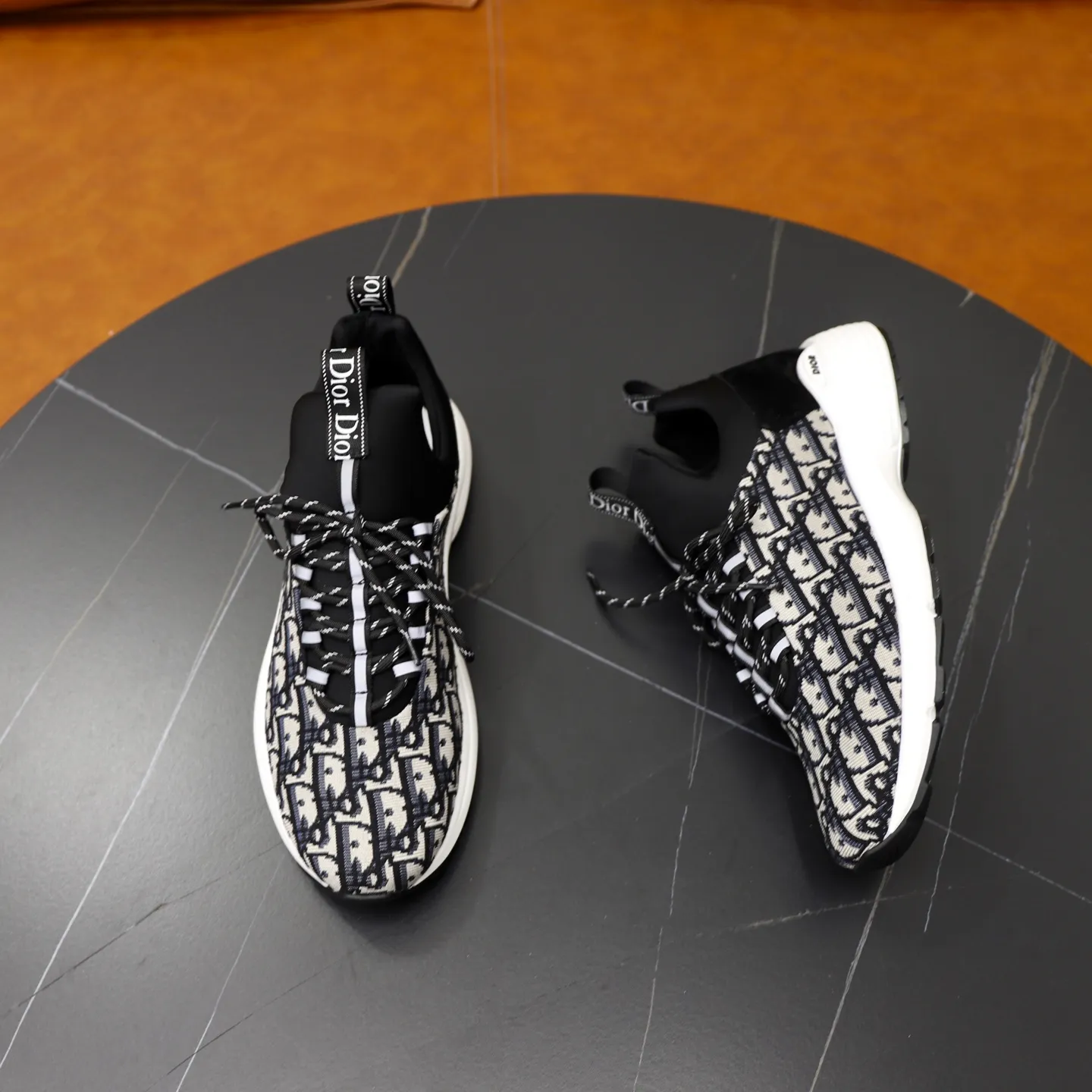 Ex-factory price: 440💰🙅‍♂️🙅‍♂️🙅‍♂️ Brand: Dior DIOR Standard code: 38-44 (45 customized) Grade: Same as the official website Material: Original material splicing Comfortable and breathable lining Lightweight and wear-resistant sports outsole Style category: Men's fashionable casual shoes Running sneakers Distinguished luxury brand elements Top luxury Color: actual picture color